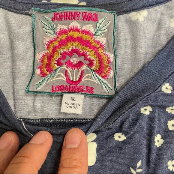 Johnny Was
The Janie Favorite Floral Puff Sleeve Top Size XL - Picture 10 of 14